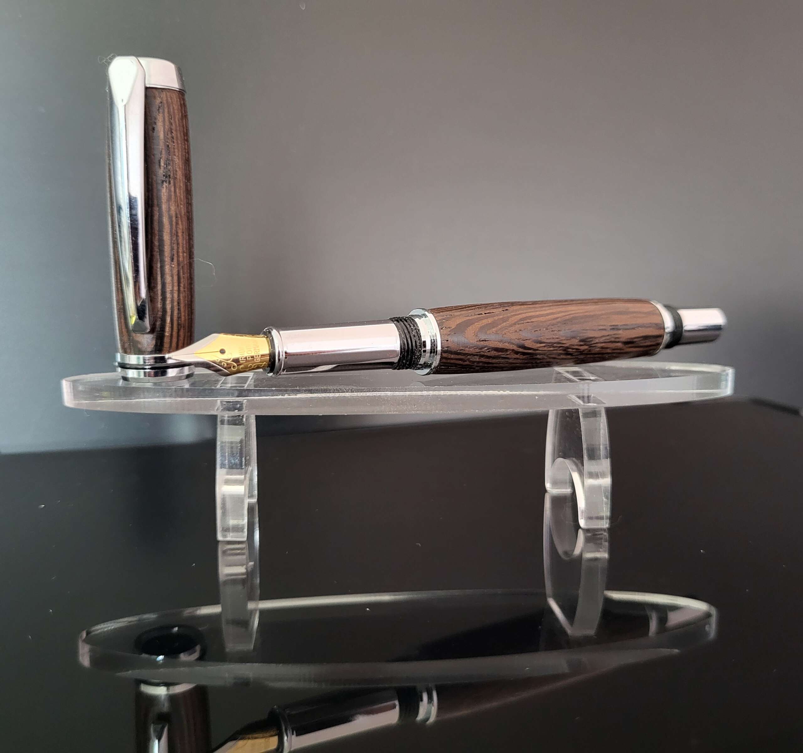 Stylo plume en wengé dit "le Gardien"